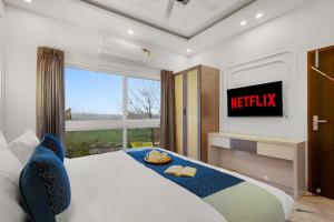 4BHK Unique Farm House - Luxury Farm Stay Noida