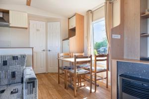 Chalet de Zwaan op camping Oudesluis