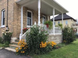 10th Avenue Guest House & Suites