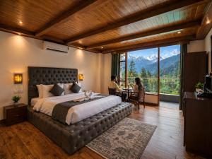 Hotel The Blueberry With Swimming Pool - By Aasia Holidays