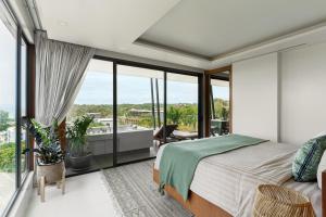 2 bedroom penthouse with terrace and great view!