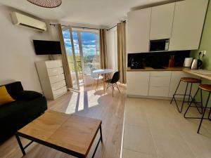 Villa Antorini Style