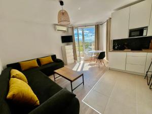 Villa Antorini Style