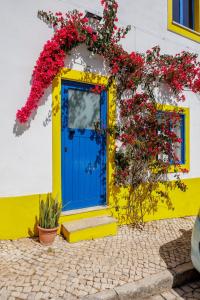 Small Historic Townhouse by Promenade near Beaches