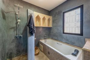 Exclusive Marrakech Palace Villa 6 Luxury Suites, Private Pool, Full Privacy, Breakfast