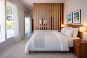 Private retreat overlooking Bandera Bay