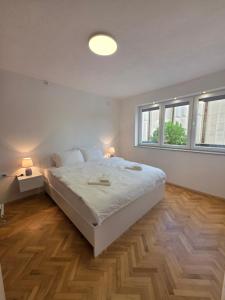 Maple Apartment - Premium City Center Stay