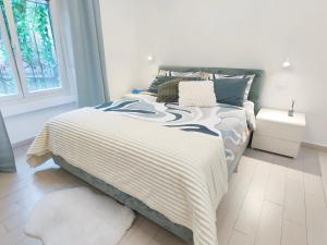 Isola Metro 5m Modern Balcony Arthome