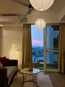 01 Stays Sunset Haven - Near Airport and Symbiosis with City Views