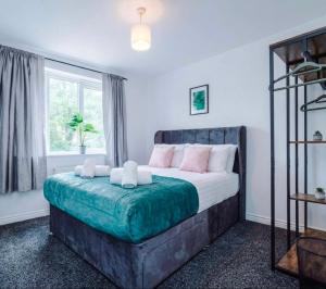 Caspian House 8Beds 6Bedroom 3Bath Contractors NHS Relocation