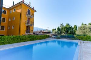 Frontline apartment Linda by GardaDoma