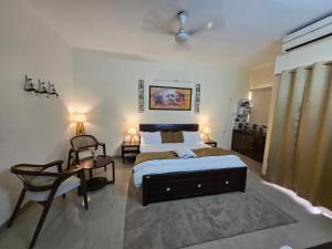 Vrinda Kunj Nest Elegant Studio Near Prem Mandir