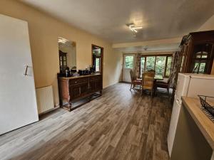 Cottage - Sleeps 5 - Garden - River Side