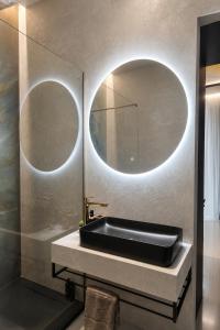 Evening Elegance - Vivien Apartments Character & Atmosphere