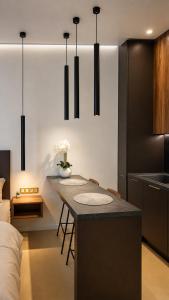 Golden Balance - Vivien Apartments Character & Atmosphere