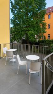 Golden Balance - Vivien Apartments Character & Atmosphere