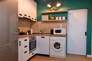 Stylish Loft Studio in Central Durres, Walk to Beach