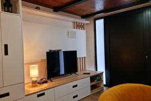 Stylish Loft Studio in Central Durres, Walk to Beach