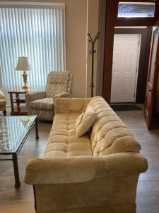 ENTIRE Big Family Home Close To Zoo and Events - Private Patio and Firepit