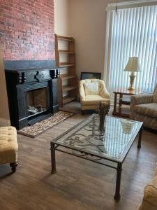 ENTIRE Big Family Home Close To Zoo and Events - Private Patio and Firepit