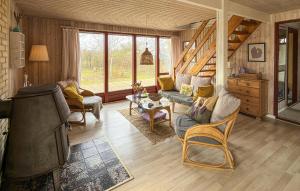 Cozy Home In Glesborg With Wifi