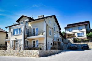 Willa Różana - Apartamenty i Pokoje Gościnne