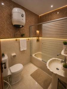 Azor pyramids hotel