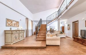 Pet Friendly Home In Floridia
