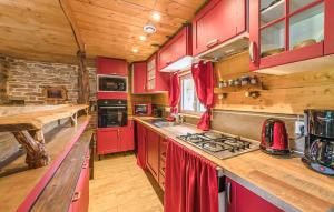 4 Bedroom Cozy Home In Rosporden