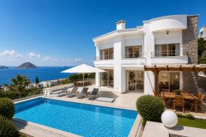 Villa Azure Heaven