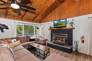 Encino Pine Cabin Moonridge
