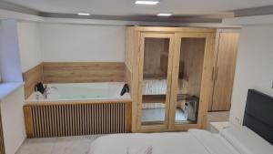 Edy Deluxe Room - Jacuzzy & Sauna