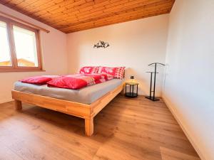 Alpine Chalet Apartment - Terrace & Mountain View