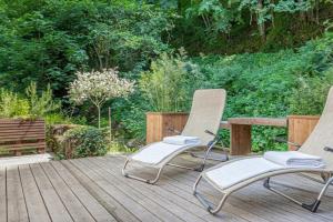House By The Stream - Happy Rentals