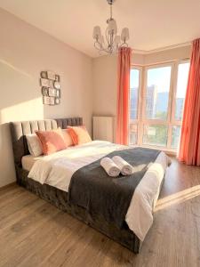 Rose Sky Downtown - 3Bedroom, Garage, French Balcony, AC