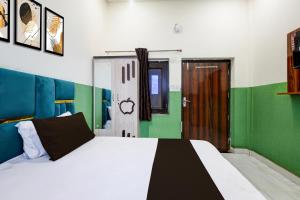 Hotel O Gopi Dham