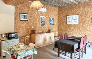 1 Bedroom Gorgeous Home In Sainte-Geneviève En Br