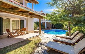 1 Bedroom Lovely Apartment In Banjol