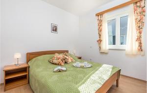 1 Bedroom Lovely Apartment In Banjol