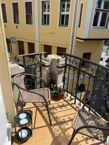 Spacious tranquil sunny home in center with AC, 4k tv