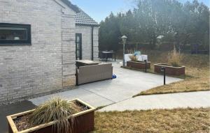 4 Bedroom Lovely Home In Malling