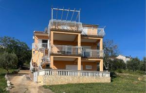 Beautiful Apartment In Raslina With Wifi