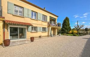 2 Bedroom Cozy Apartment In Orange