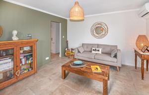 2 Bedroom Cozy Apartment In Orange