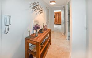 2 Bedroom Cozy Apartment In Orange