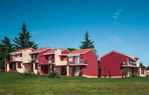 Beautiful Apartment In Umag With Swimming Pool