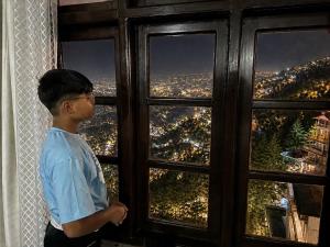 KSP Royal Valley View Hotel at Mall Road with Parking, Mussoorie