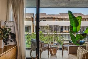Quiet 2BR Penthouse w Private Pool and Gym, CoWork