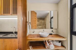 Serene 3BR Penthouse w Private Pool | Roof | Gym