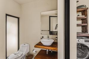 Serene 3BR Penthouse w Private Pool | Roof | Gym